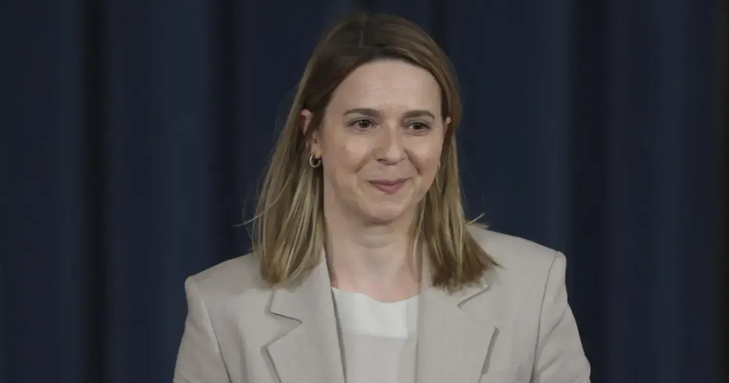 Empresa do marido de Cláudia Monteiro Aguiar fatura quase 200 mil euros em contratos públicos