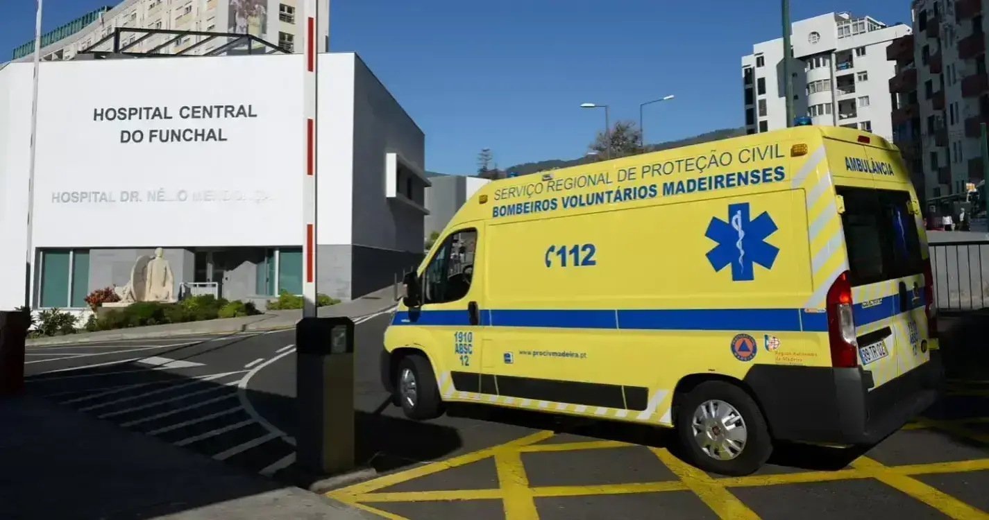 Cidadã checa assistida por suspeita de coma alcoólico na Avenida Sá Carneiro