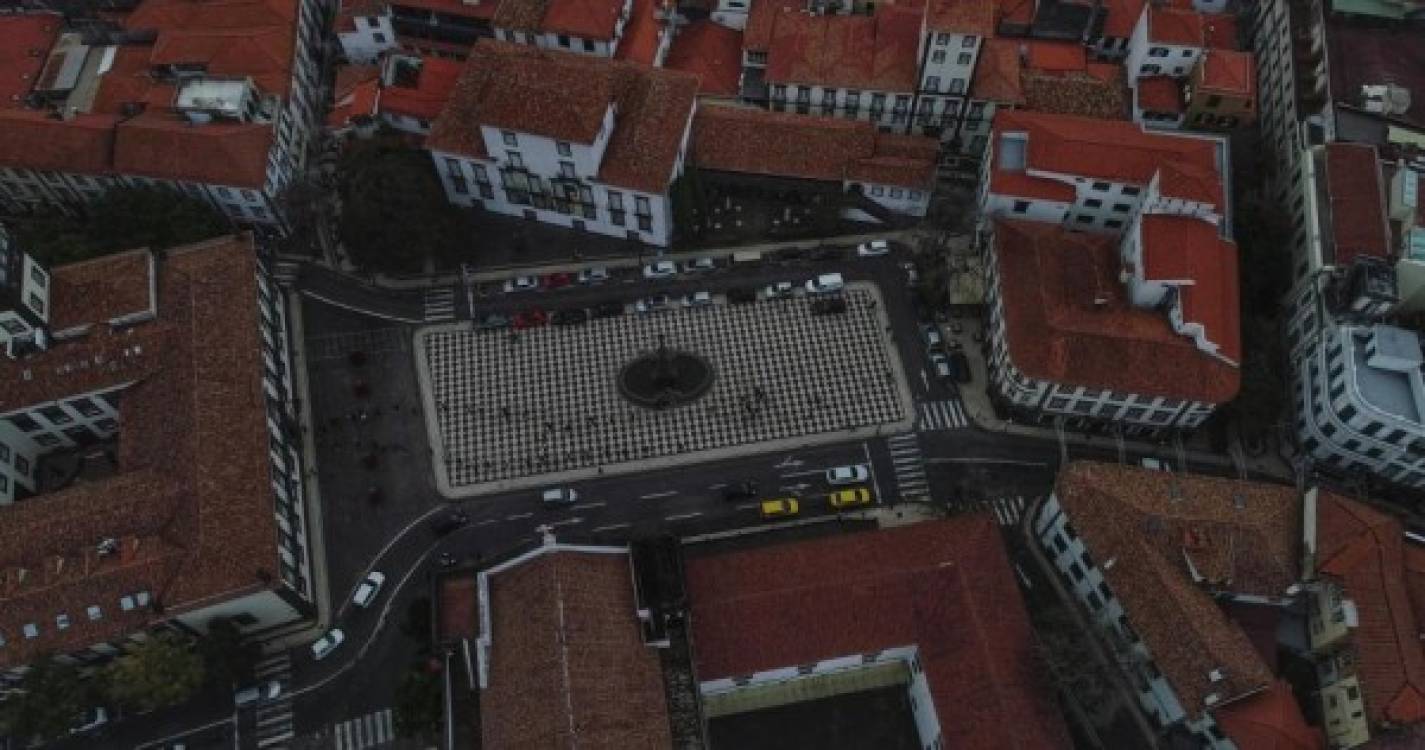 Presidenciais: Imagens de drone mostram longas filas para votar no Funchal (com fotos)