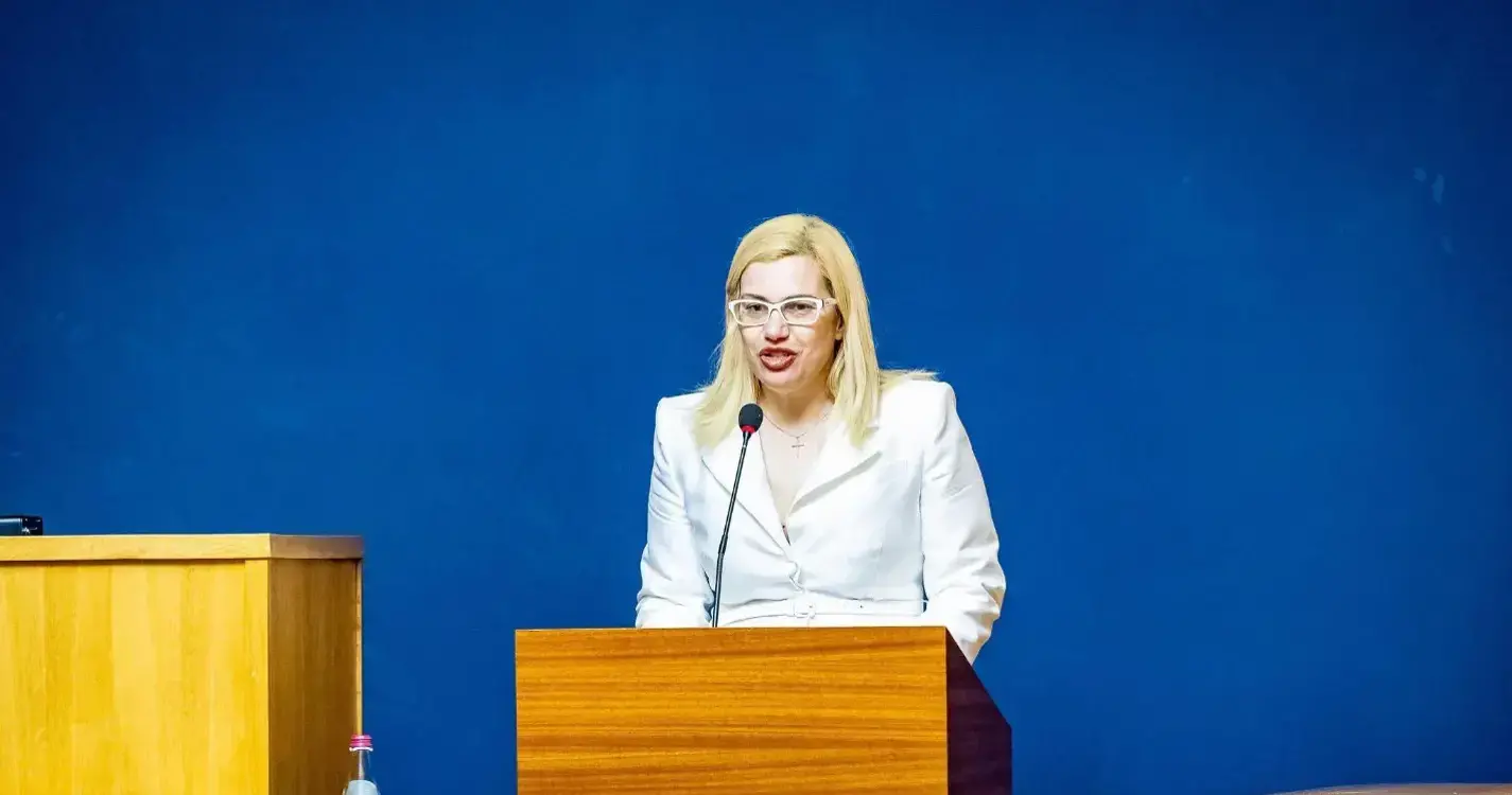 “Honramos os nossos compromissos”, afirma Sara Madalena