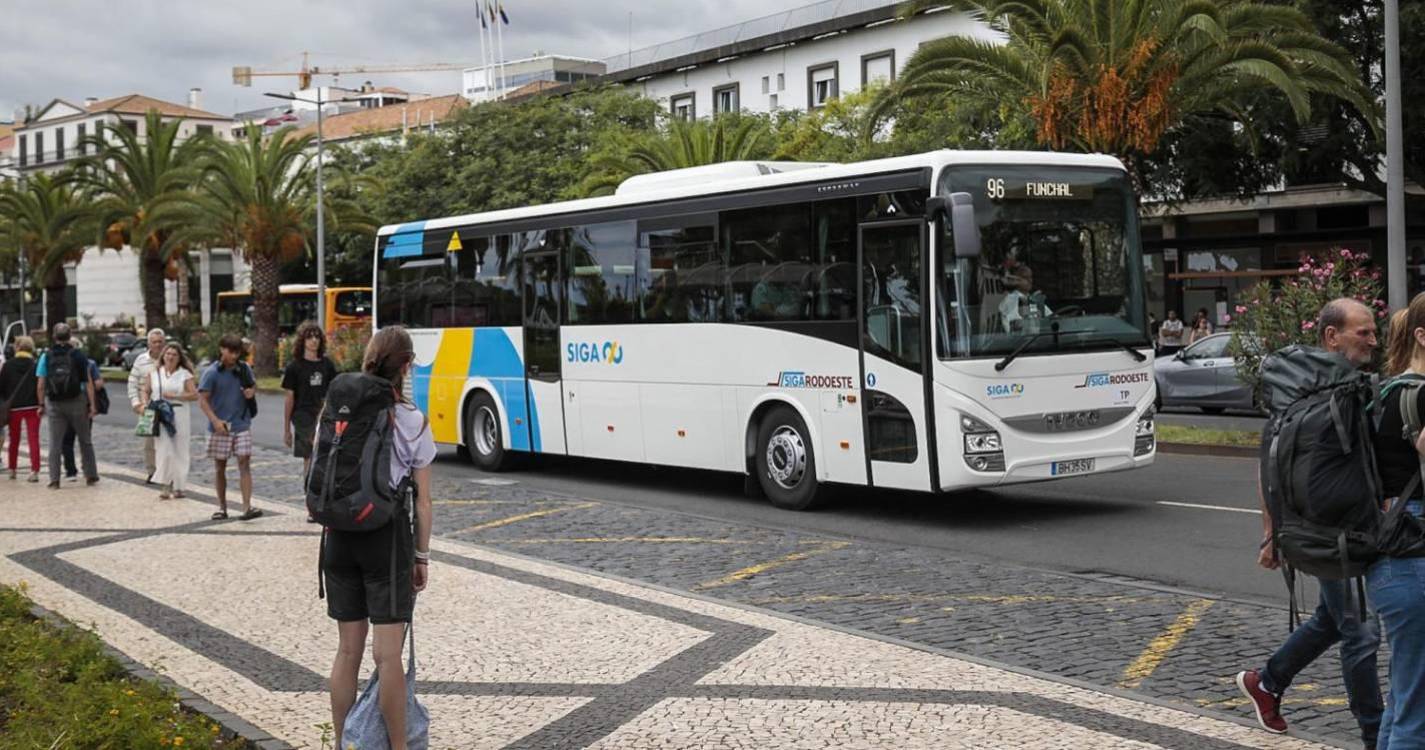 Passe gratuito alargado para estudantes deslocados