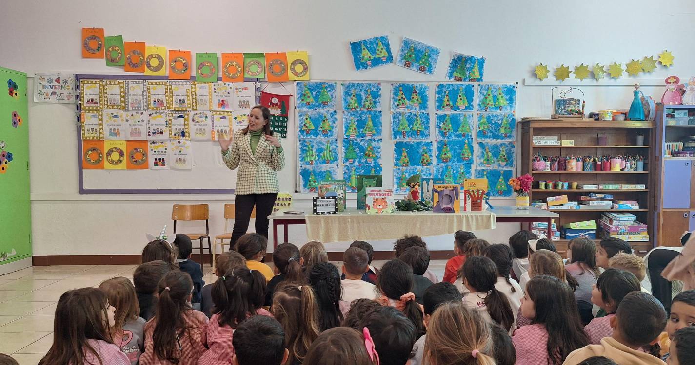 Crianças do Caniço encantadas com o Mochinho Leitor