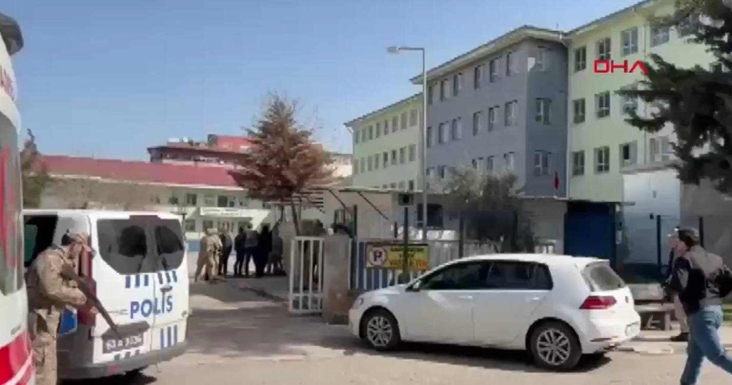 Antigo aluno invade escola na Turquia e dispara contra 16 pessoas (com vídeo)