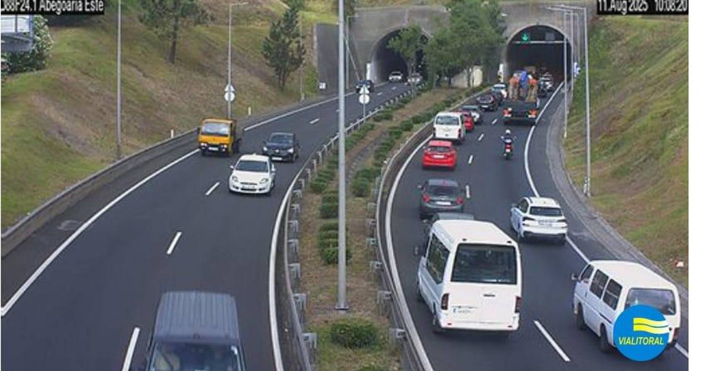 Viatura avariada congestiona trânsito na Cancela