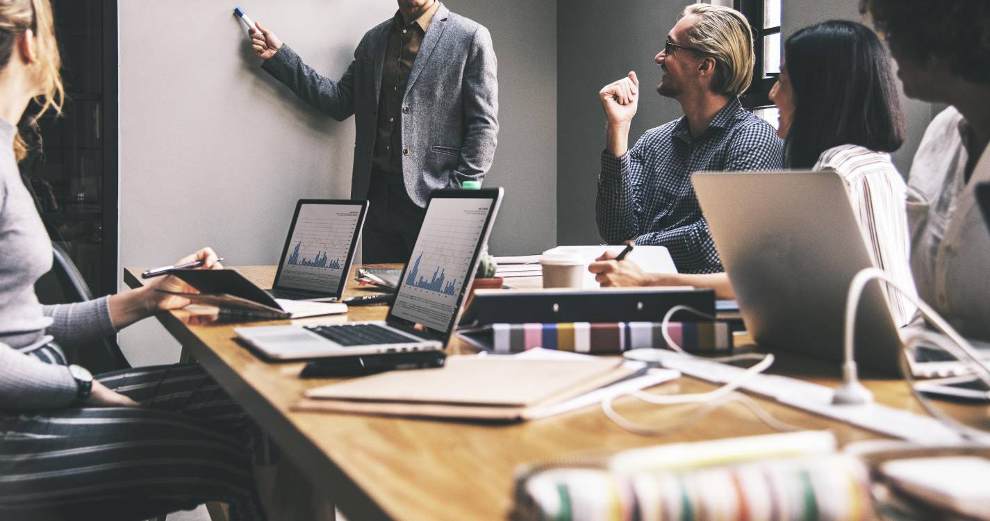 DECO contra estratégia de empresas de reduzir serviços digitais após fidelização