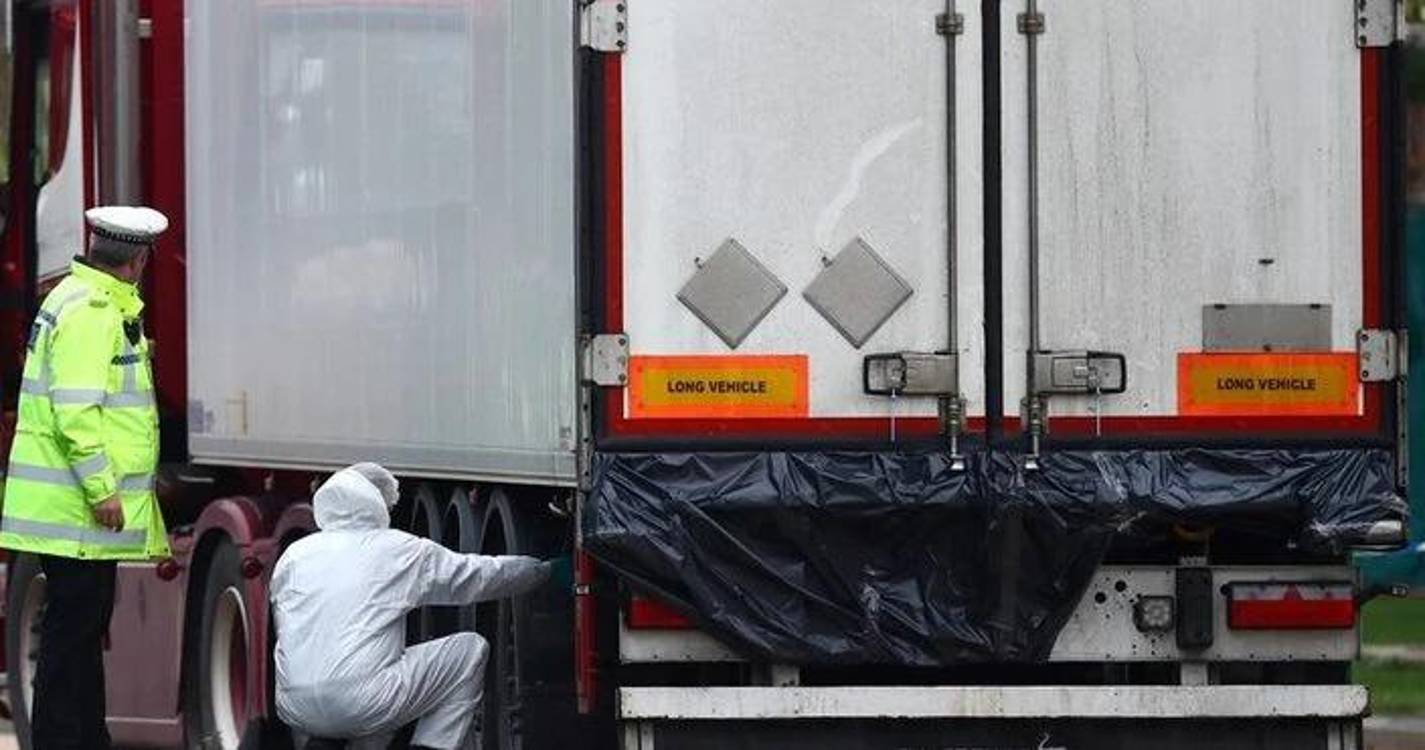 Oito pessoas morrem sufocadas num camião frigorífico na China