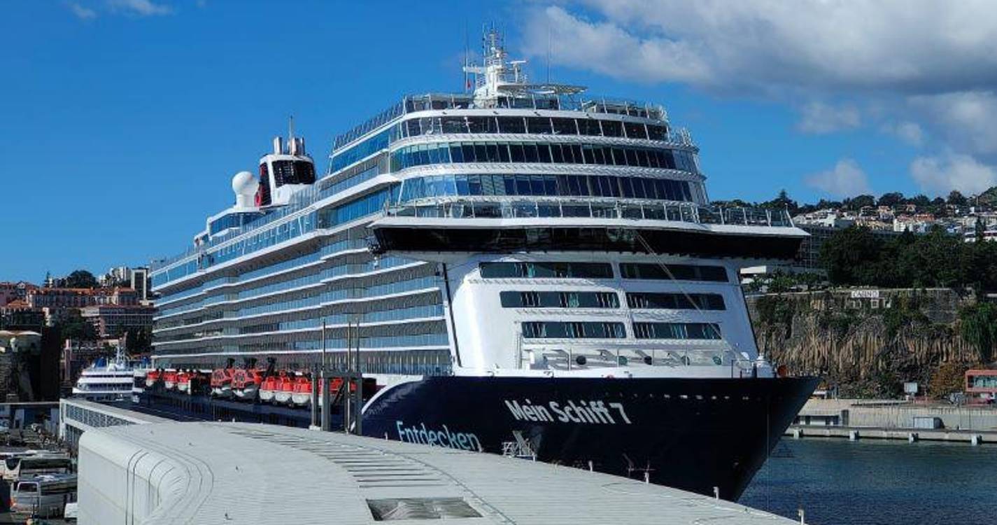 Criança em estado crítico após queda em navio de cruzeiro