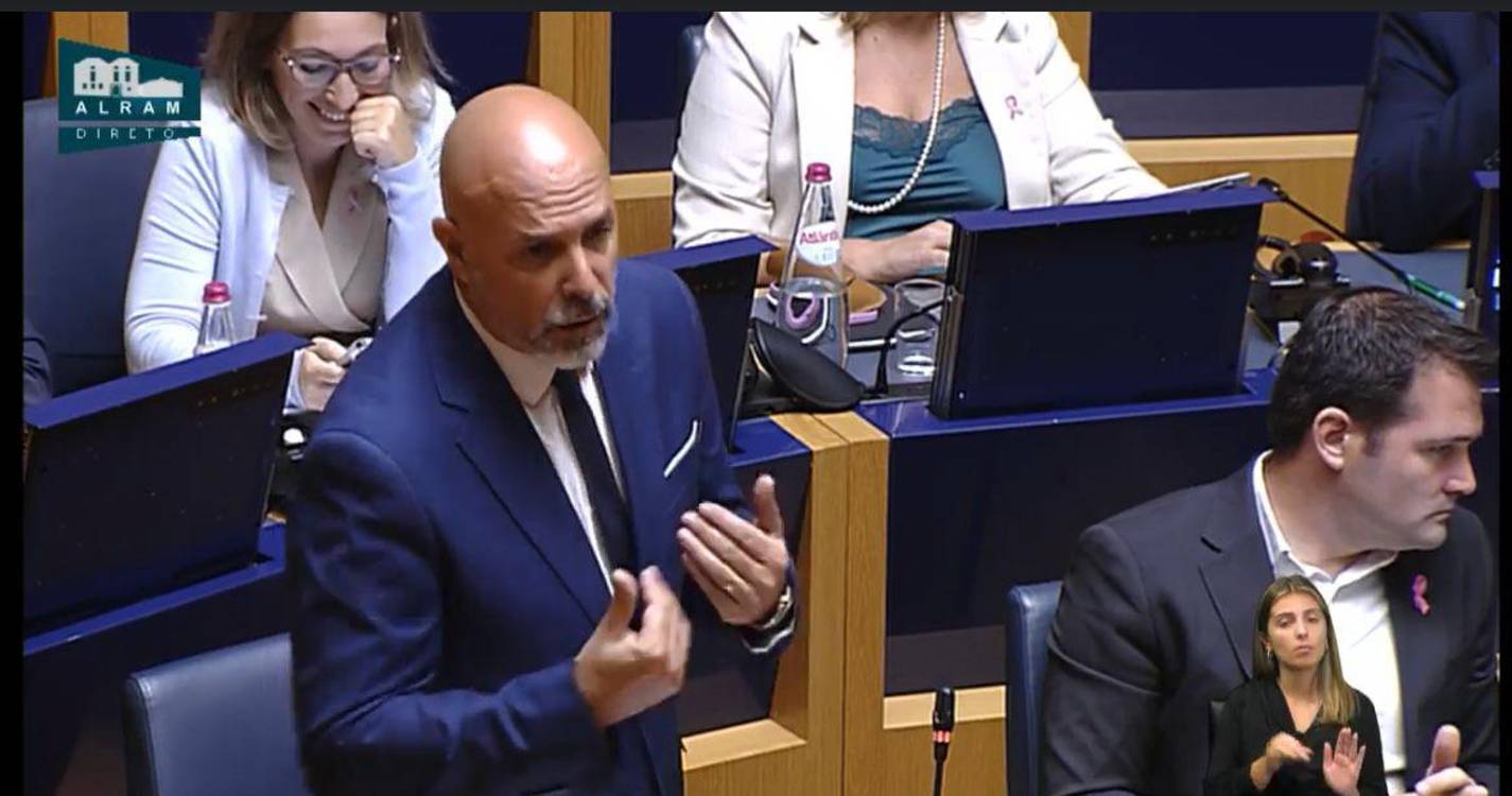 “Quem foi o elemento do PSD que sabotou o processo para que um charter não realizasse a ligação de Caracas para a Madeira?”