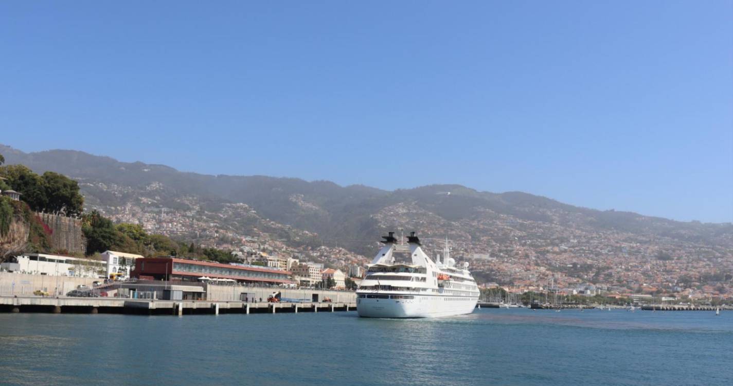 ‘Star Pride’ acabou de acostar no cais norte do porto do Funchal