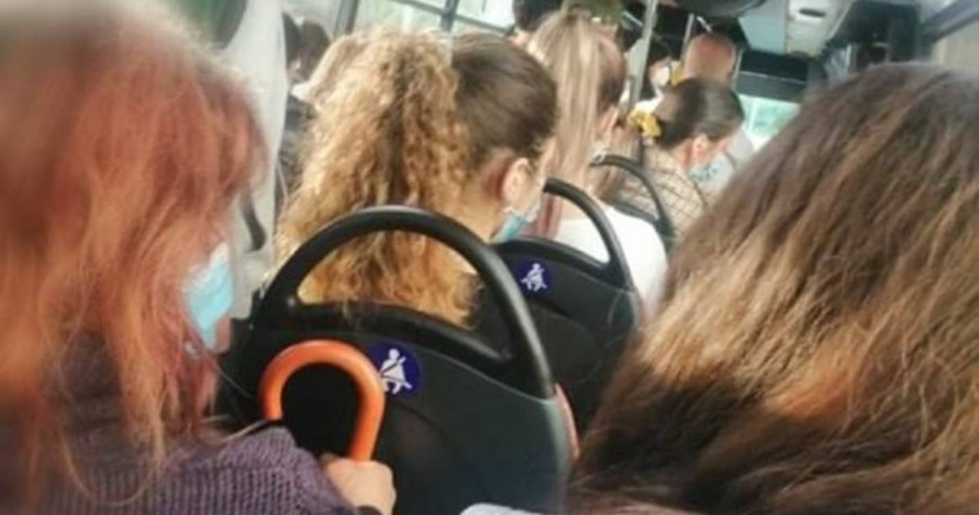 Autocarro da Rodoeste lotado e sem distanciamento social