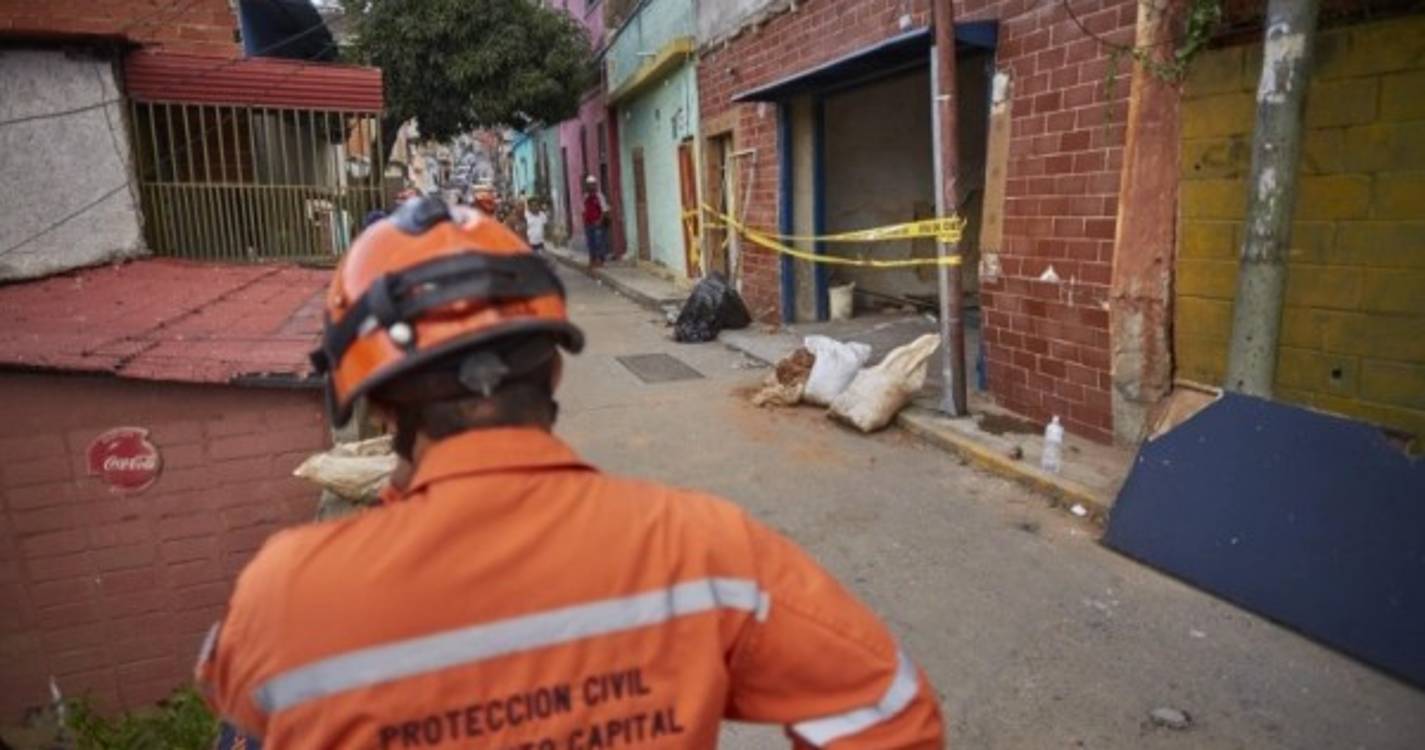 Chuvas provocam o desabamento de 12 casas em bairro de Caracas