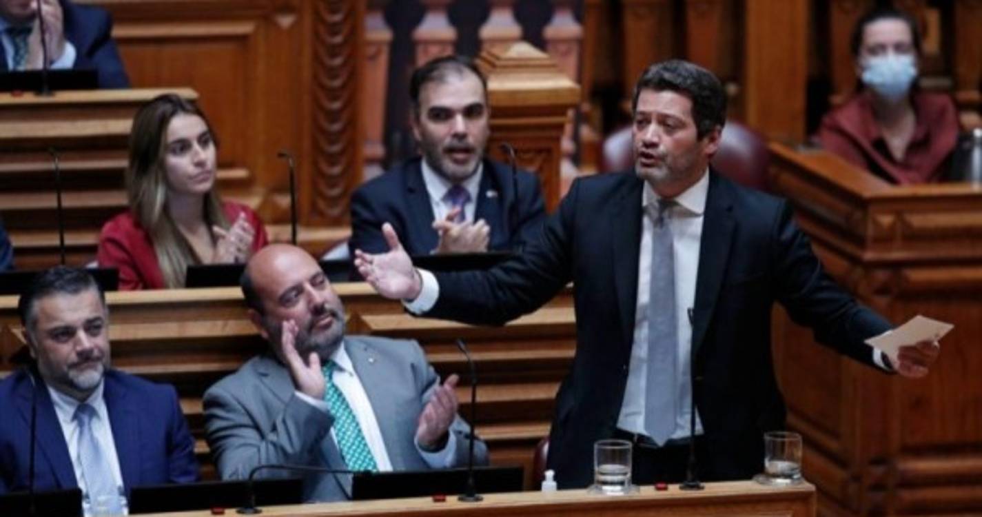 Deputados do Chega abandonam plenário em protesto contra Santos Silva