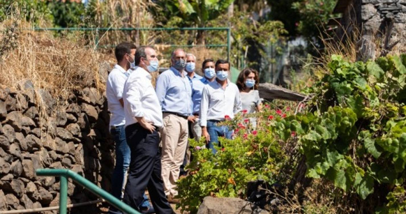 Teles anuncia acesso automóvel à escola da Atouguia