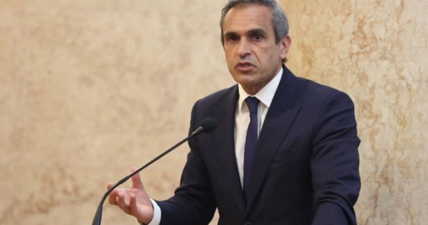 Carlos Pereira considera chumbo uma &#34;grande irresponsabilidade&#34;