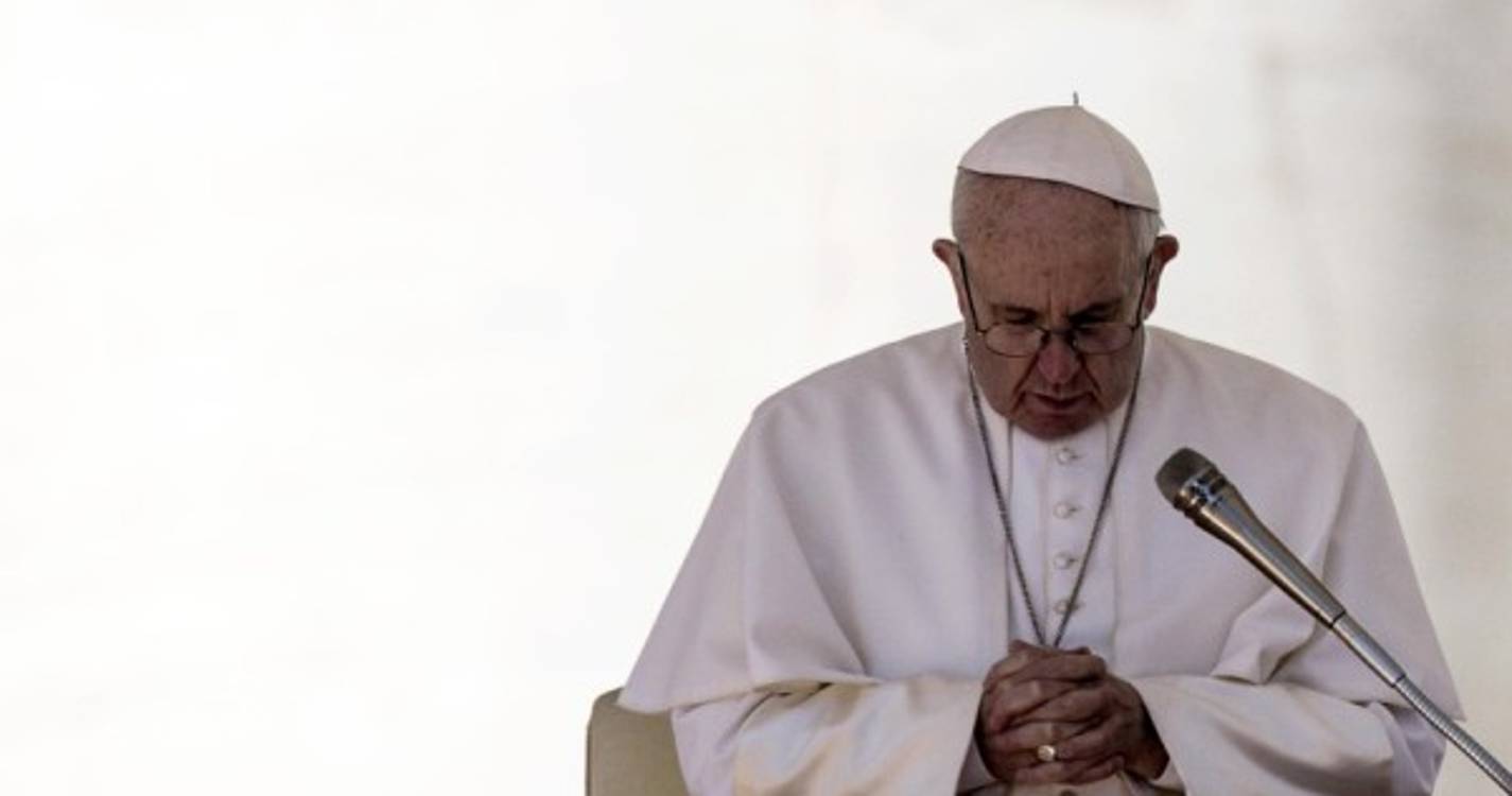 Papa continua a recuperar da cirurgia e a trabalhar no hospital