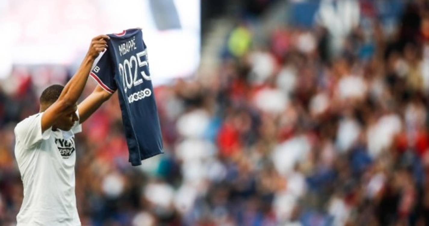 Kylian Mbappé "muito feliz" por renovar com Paris Saint-Germain até 2025