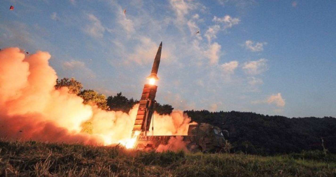 Coreia do Norte lança dois mísseis para Mar do Japão