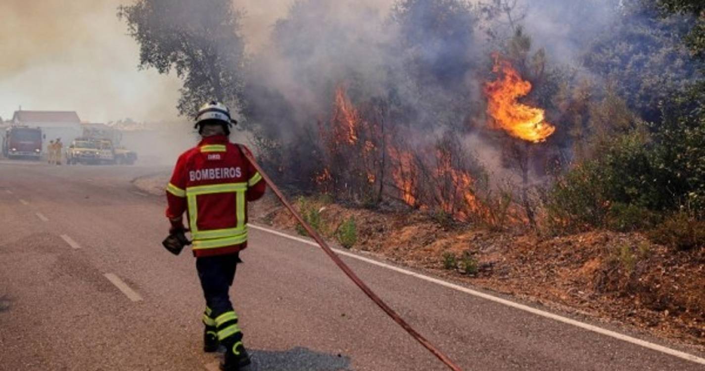 Incêndios: Aldeia e praia fluvial de Aldeia Viçosa evacuadas na Guarda