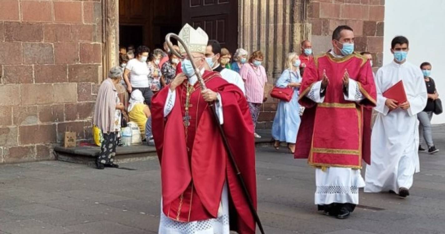 Paramentos episcopais com Bordado Madeira dão brilho às comemorações de São Tiago Menor