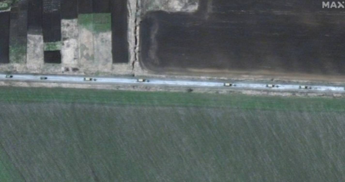 Ucrânia: Caravana militar russa segue em direção a Donbass