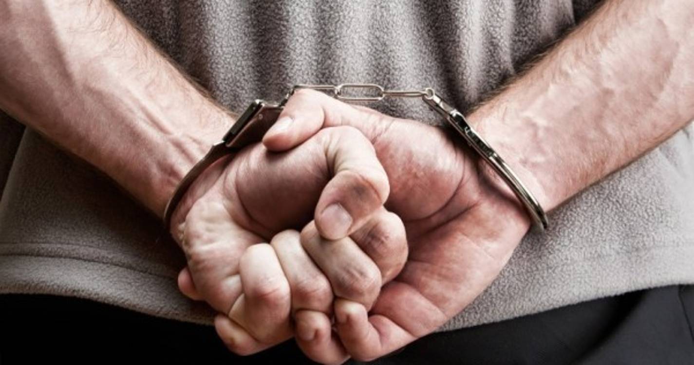 Homem de 38 anos furta carro e vende-o na Internet