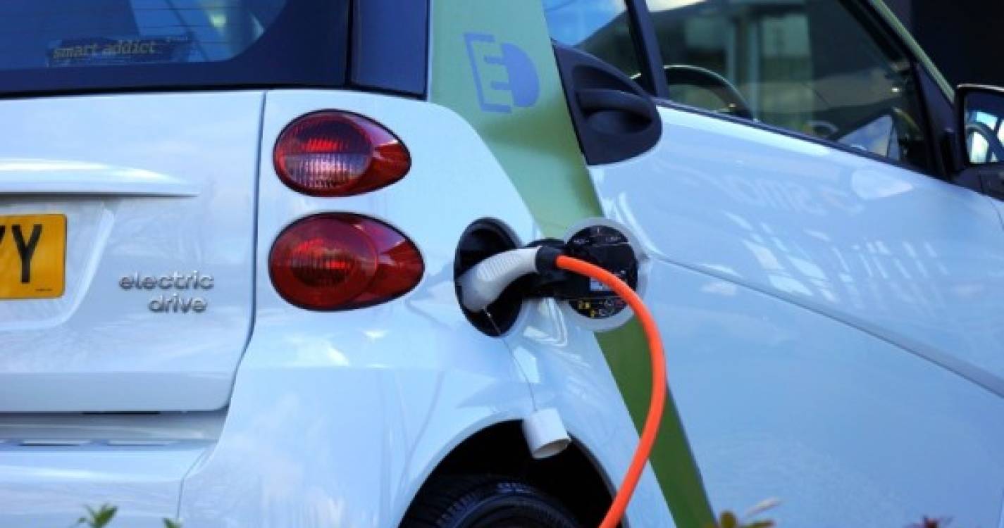 Plataforma hoje lançada ajuda na compra de automóveis elétricos
