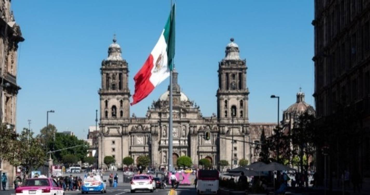 Autoridades mexicanas encontram 129 migrantes num camião de mercadorias