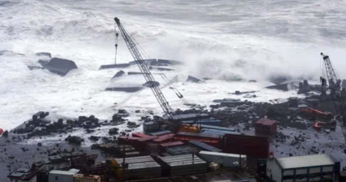 Porto das Lajes das Flores afetado pelo mau tempo