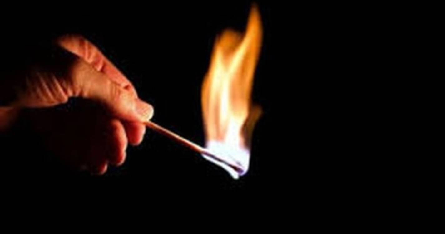 PJ detém suspeito de regar homem com gasolina e atear fogo