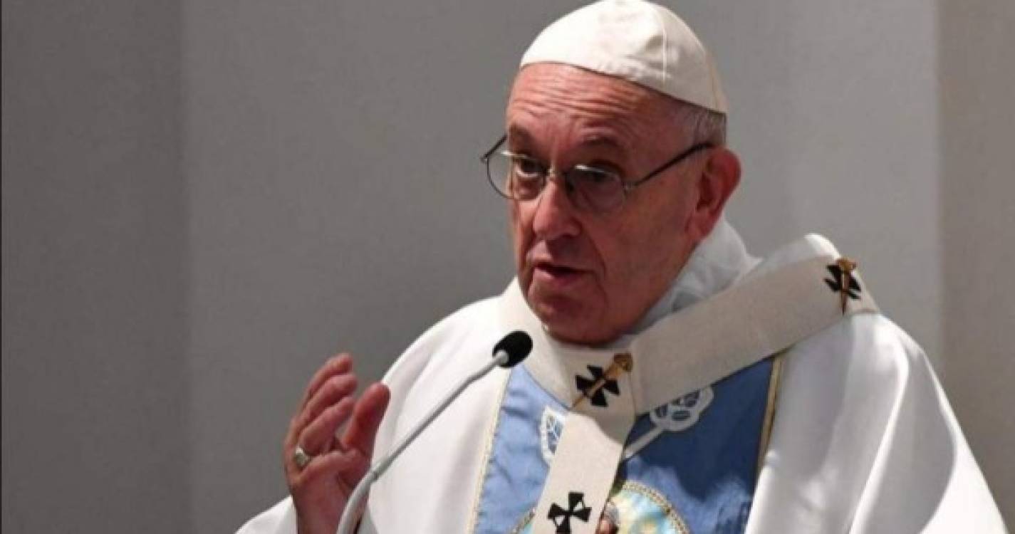 Vaticano anuncia que papa Francisco &#34;reagiu bem&#34; à cirurgia