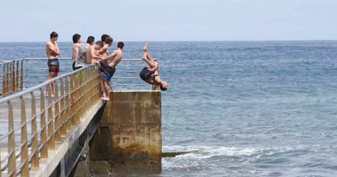 Época balnear abre hoje em algumas praias do país