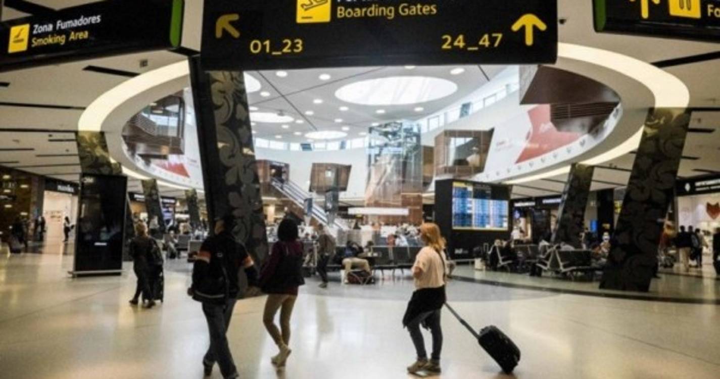 Aeroporto de Lisboa reaberto
