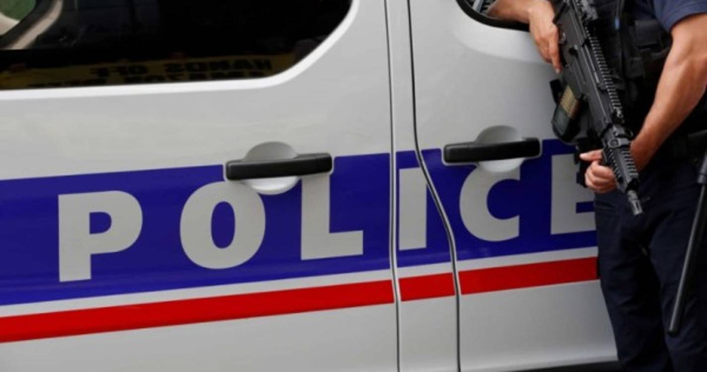 Três feridos em França quando militantes de extrema-direita tentaram invadir conferência
