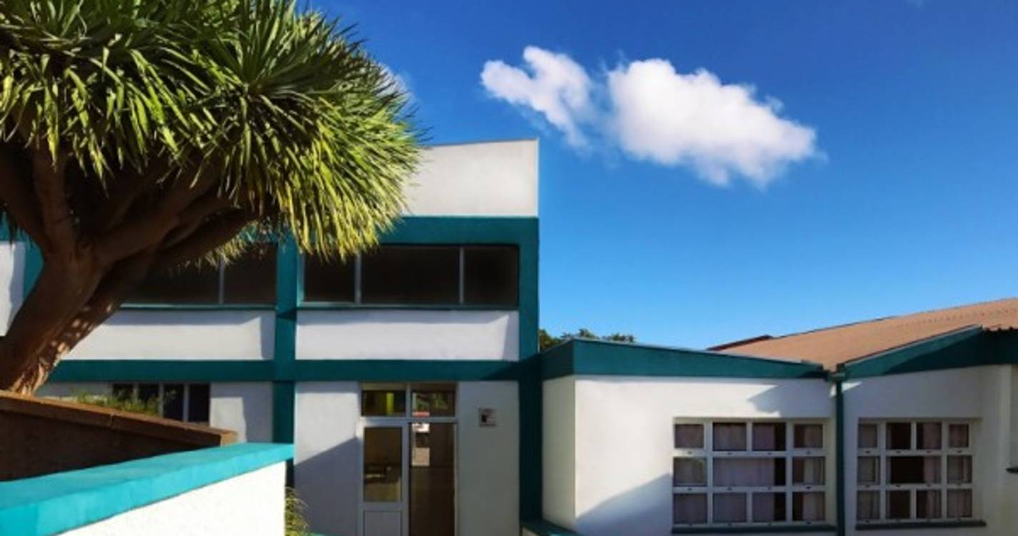 Docente na EB1/PE da Ladeira e Lamaceiros testa positivo e coloca turma em isolamento