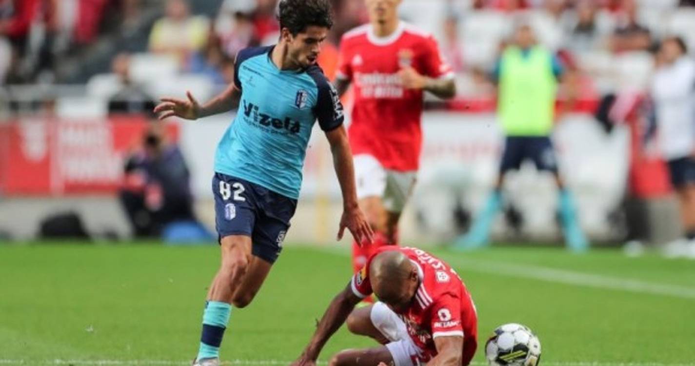 Penalti na compensação dá vitória ao Benfica