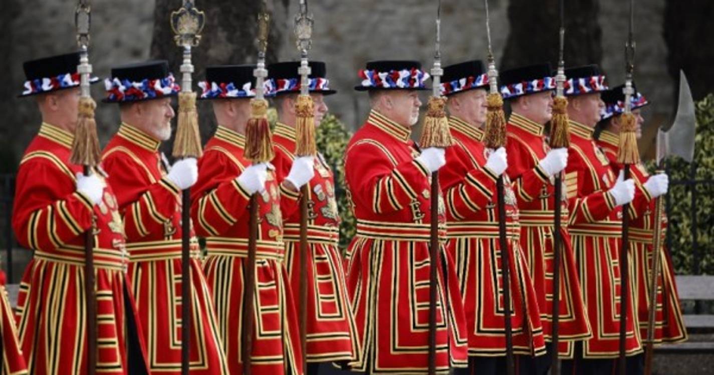 Reino Unido: Carlos III receberá hoje líderes religiosos e políticos