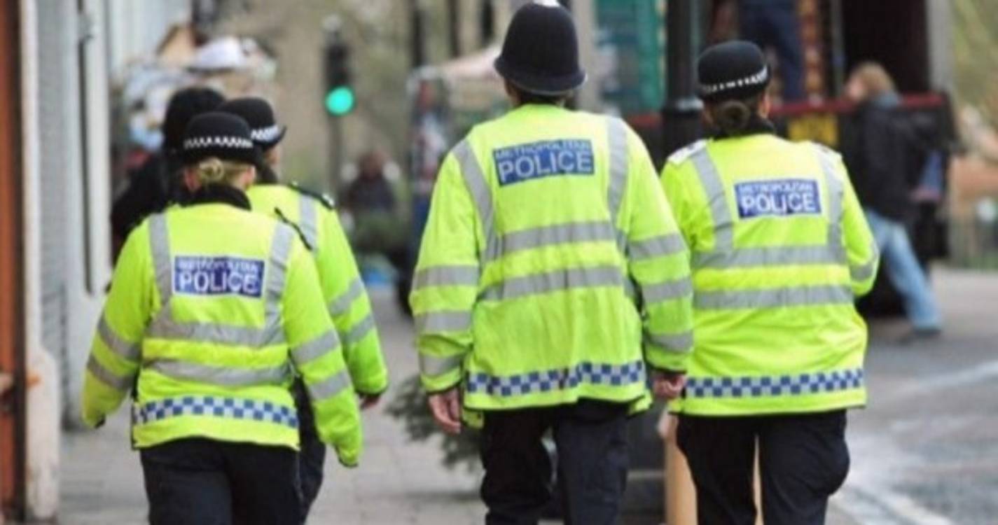 Bomba da Segunda Guerra Mundial explode durante desarmamento em Inglaterra