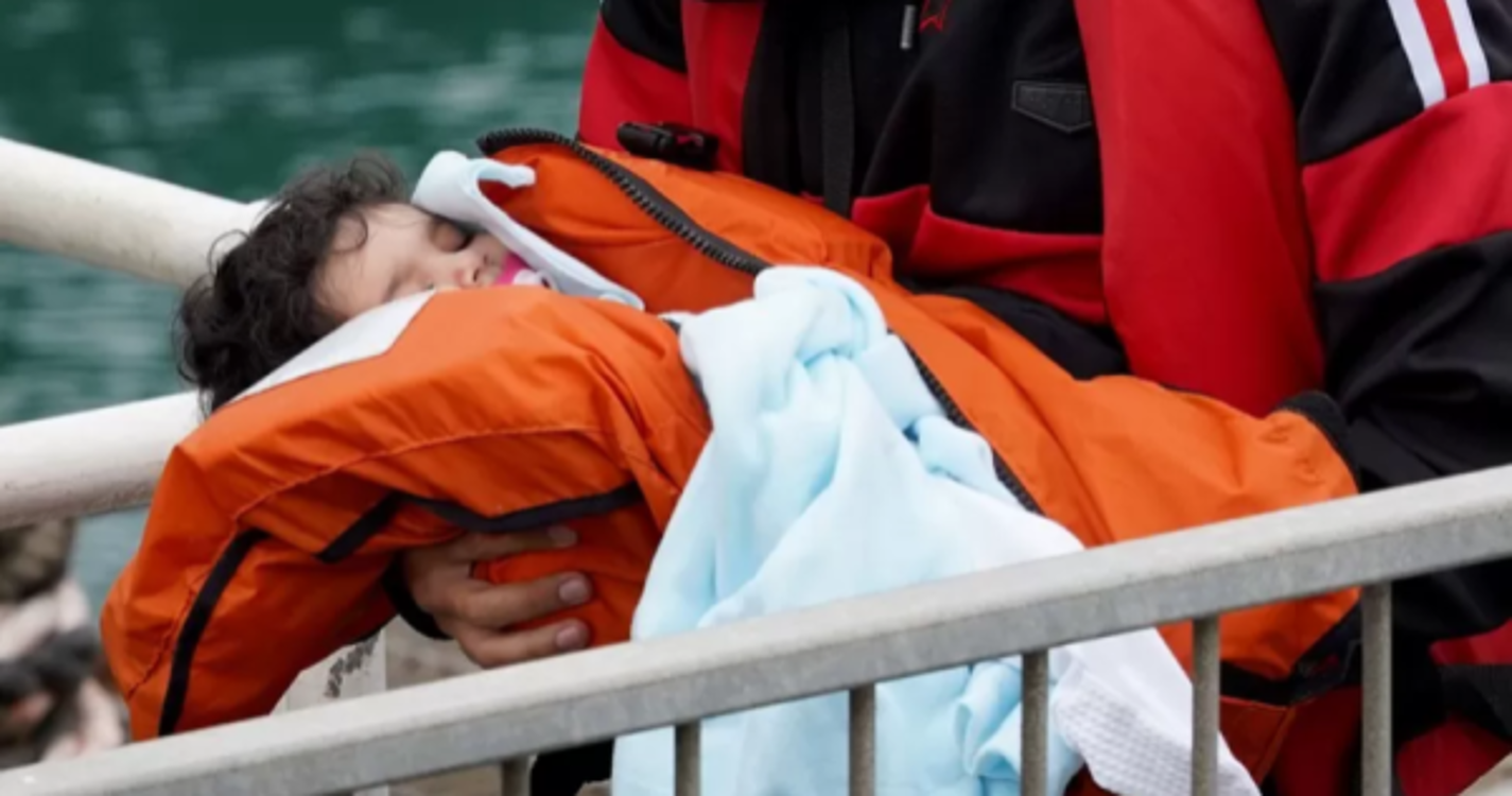 Cerca de 1.000 migrantes atravessaram o Canal da Mancha num dia