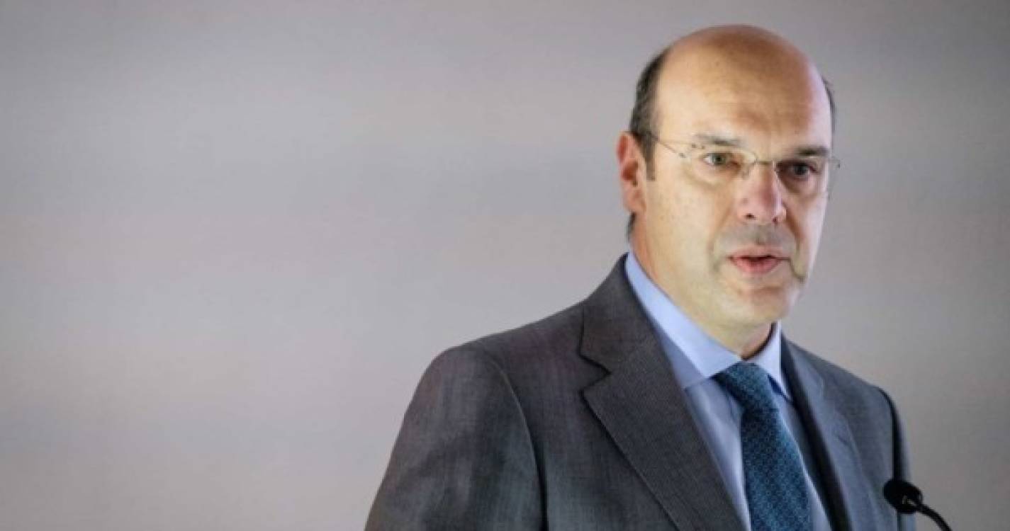 Covid-19: Ministro da Economia em isolamento após contacto com ministro das Finanças