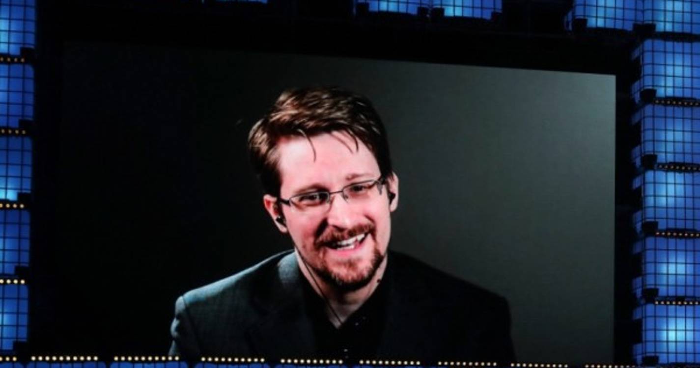 Putin concede cidadania russa a Edward Snowden