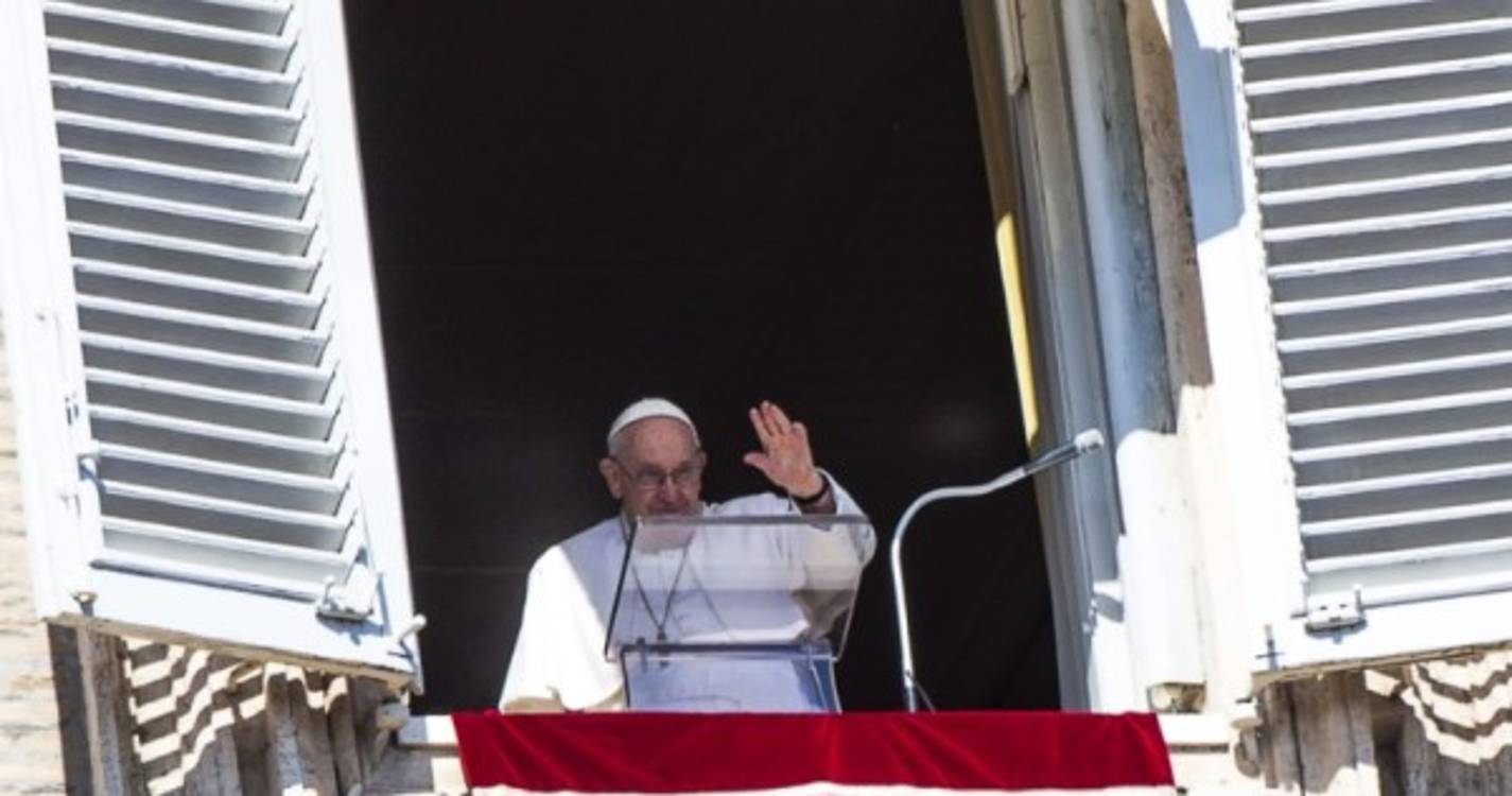 Papa manifesta-se próximo do povo do Equador após sismo