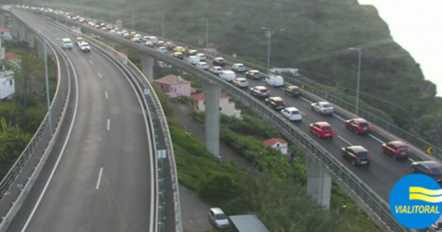 Dois motociclistas envolvidos em acidente na Via Rápida no Campanário