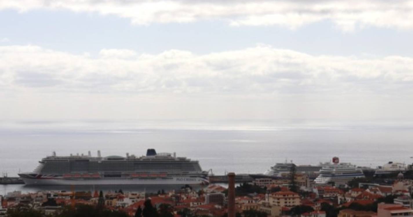 Porto do Funchal lotado com três navios que movimentam mais de 11 mil pessoas