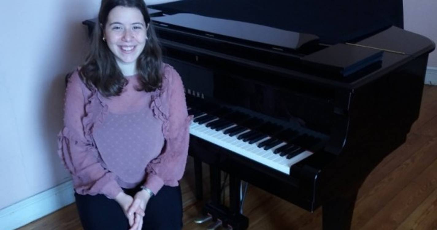 Aluna de piano do Conservatório conquista pódio em concurso internacional