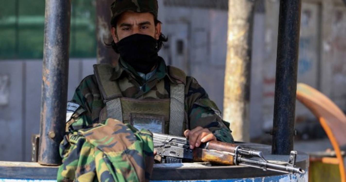 Afeganistão: Talibãs tencionam criar um "grande Exército"