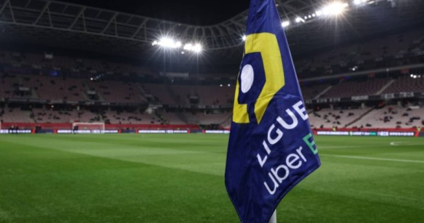 Jogador ameaça atirar-se de um viaduto em França