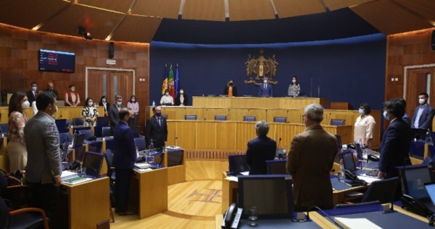 Minuto de silêncio na Assembleia Regional pela morte do jornalista Emanuel Correia