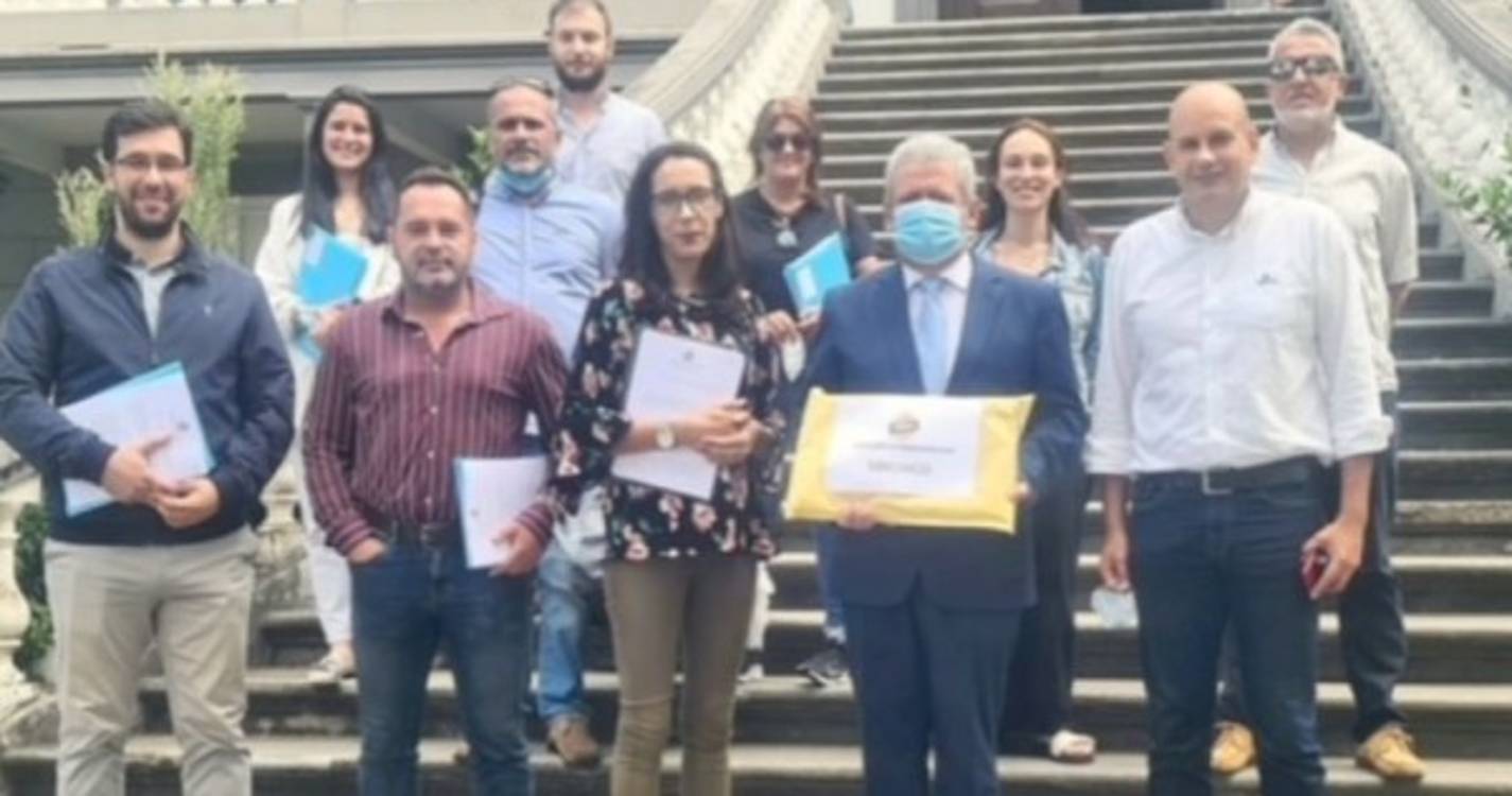 Chega entrega lista por Machico