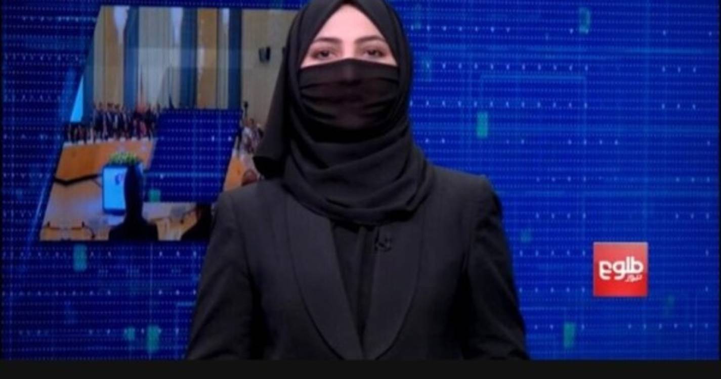 Apresentadoras de televisão do Afeganistão em antena de rosto coberto