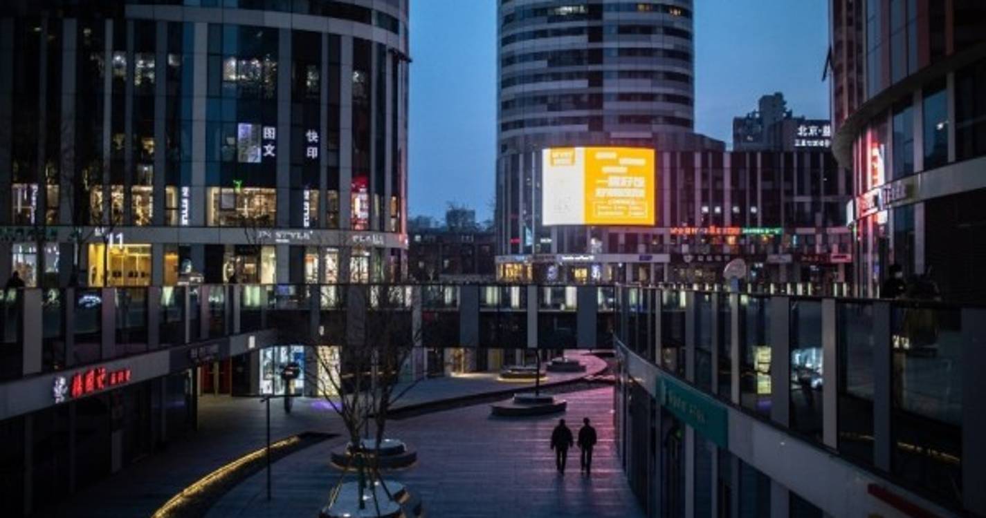 Covid-19: Pequim alarga medidas de confinamento a novas áreas da cidade